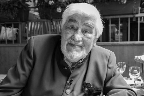 Mario Adorf während eines Interviews