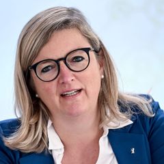 Angesichts der gestiegenen Spritpreise kann sich Brandenburgs Wirtschaftsministerin Martina Klement (CSU) eine zeitweilige Erhöh