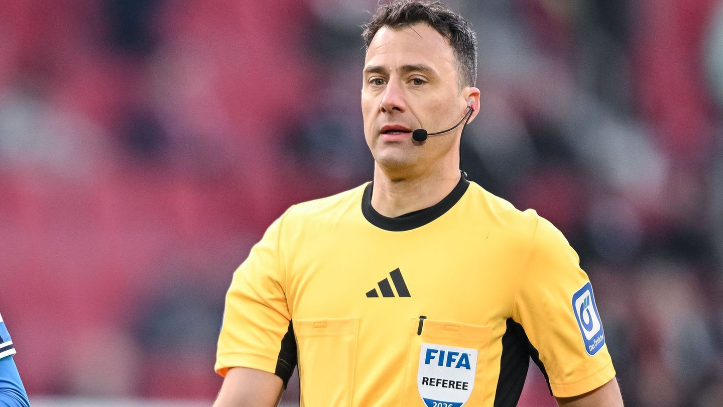 XXL-Turnier: Als einziger Deutscher: Zwayer pfeift bei der Fußball-WM