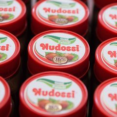 Einige Nudossi-Dosen könnten Salmonellen enthalten. (Archivbild). Foto: picture alliance / Sebastian Kahnert/dpa-Zentralbild/ZB