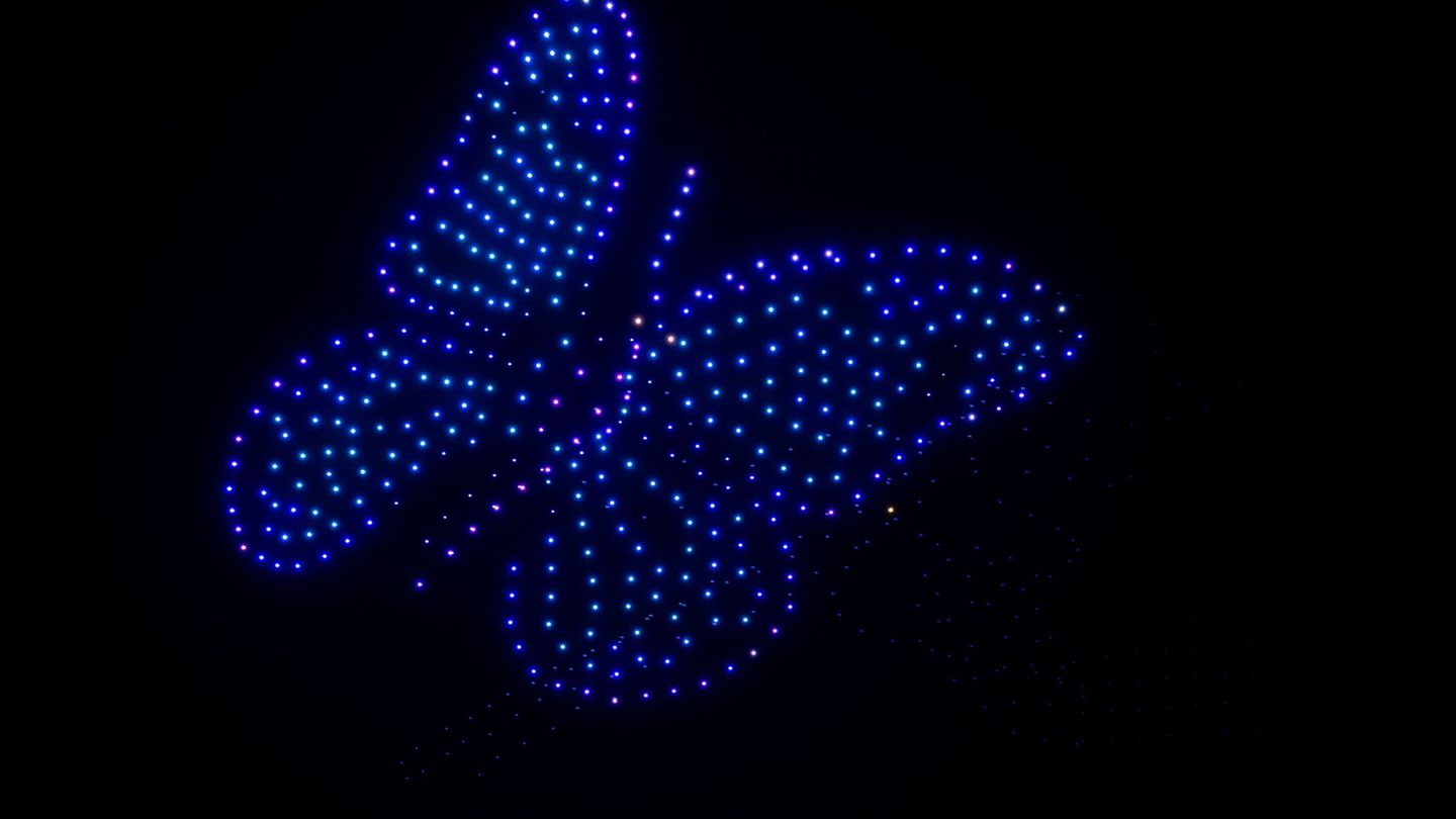 Am Himmel über München leuchtete zum Beispiel ein großer Schmetterling. Foto: Sven Hoppe/dpa