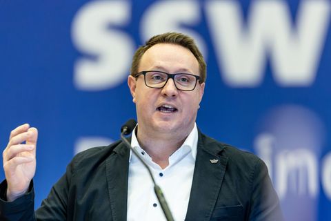 Auch SSW-Fraktionschef Christian Dirschauer fordert die Auszahlung eines Klimageldes. (Archivbild) Foto: Axel Heimken/dpa