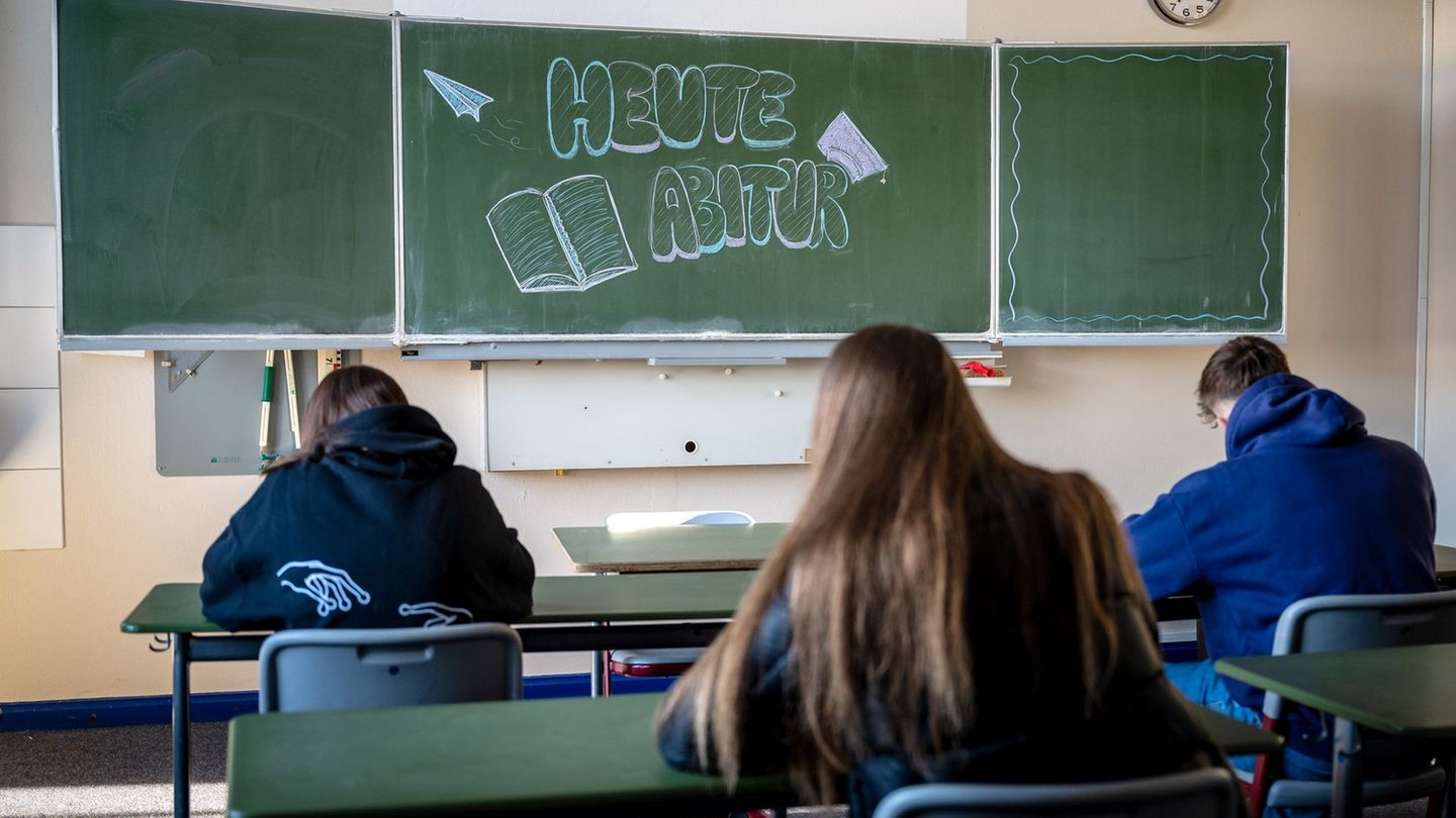 Schule: 30.000 Schüler beginnen mit Abiturprüfungen