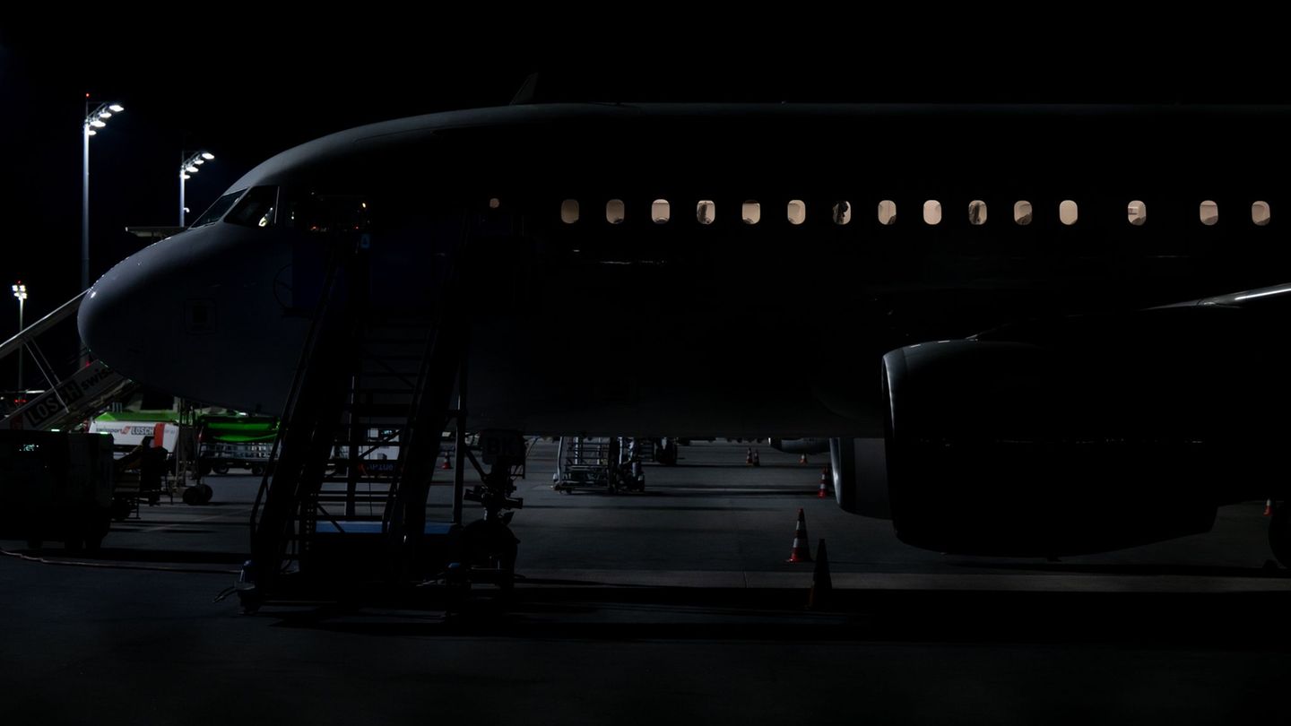 Am Freitag bleiben mehrere Maschinen der Lufthansa am Boden. (Symbolbild) Foto: Sven Hoppe/dpa