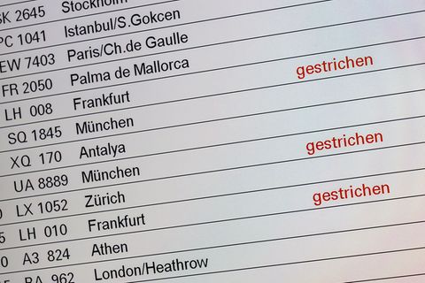 Das Kabinenpersonal von Lufthansa streikt - deshalb fallen in Hamburg Flüge aus. Foto: Bodo Marks/dpa