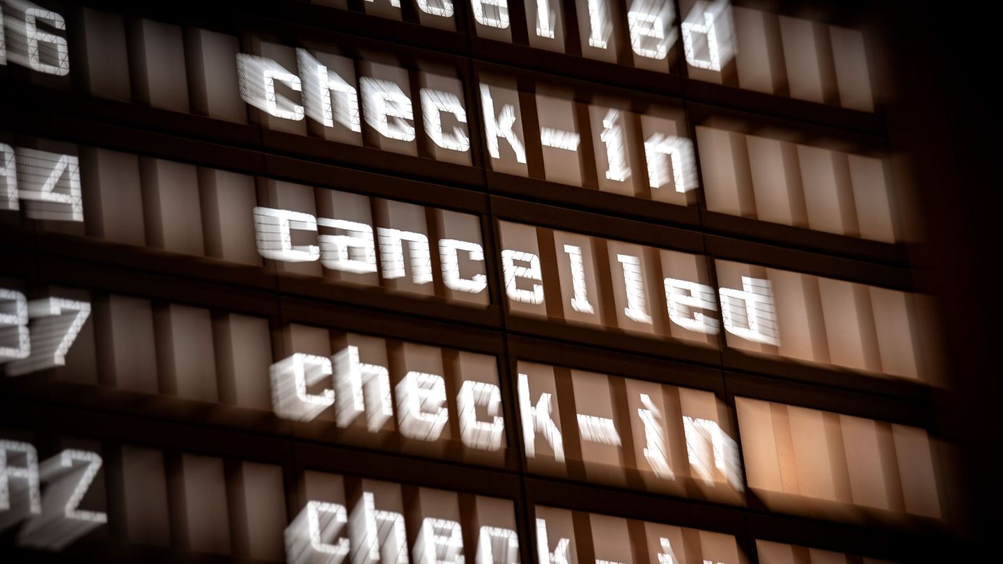 Tarifkonflikt: Flugbegleiterstreik – Flüge in Hannover und Bremen entfallen