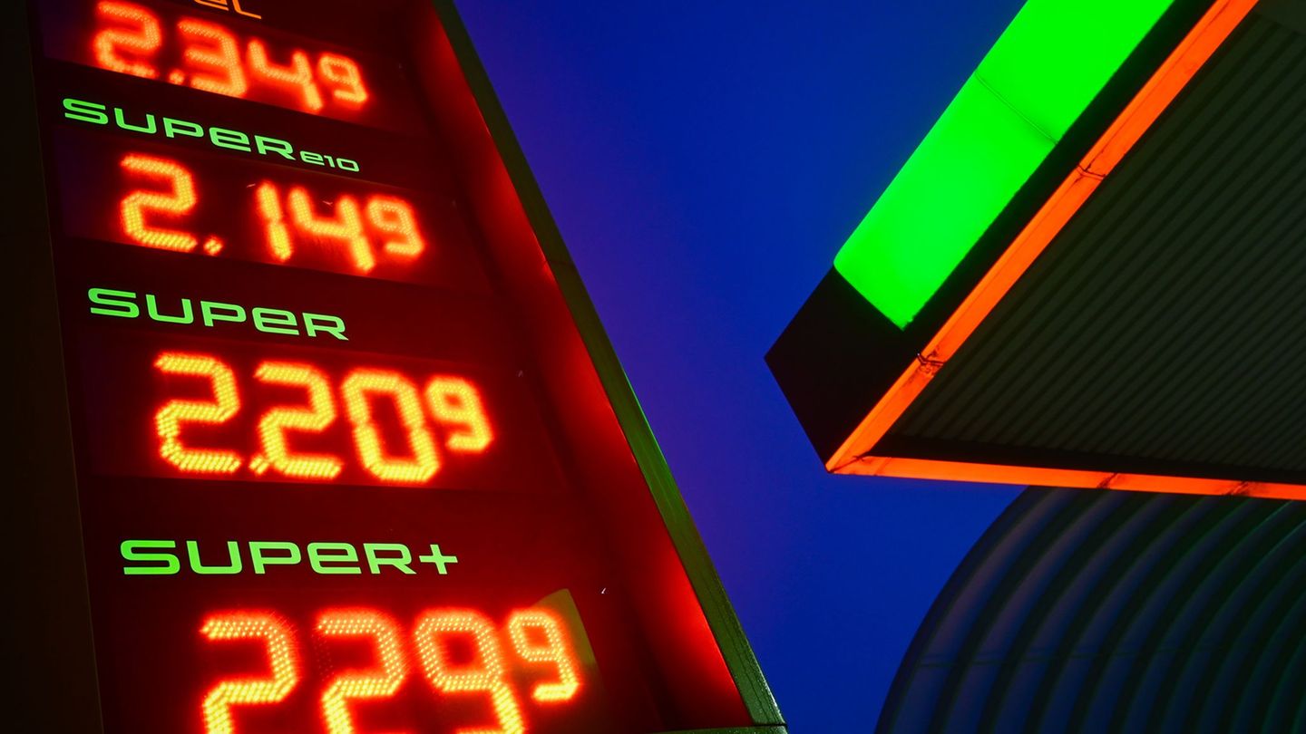 Vor dem Krisengipfel: Hohe Spritpreise: Verkehrswirtschaft fordert Steuersenkung