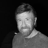 Kampfkünstler, Actionheld, König der One-Liner-Witze: Am 19. März starb Chuck Norris im Alter von 86 Jahren im Kreise seiner Familie. Bekannt wurde der charismatische US-Schauspieler in den 1970er und -80er Jahre durch Kultfilmen wie „Die Todeskralle schlägt wieder zu“ mit Bruce Lee. Später stand er vor allem für leichtere Action-Kost vor der Kamera. In den 2000er Jahren erlebte der Kult um Norris einen zweiten Frühling, als unzählige Witze über ihn entstanden. In diesem Sinne: „Chuck Norris ist eigentlich schon vor 20 Jahren gestorben, der Tod hatte bislang nur Angst, es ihm zu sagen.“
