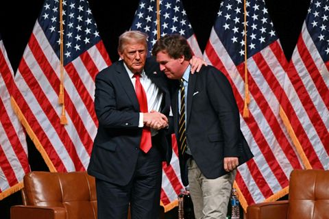 Trump und Tucker Carlson im Oktober 2024