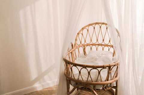 Schwangerschaft und Fehlgeburt: Symbolbild leeres Baby-Bett