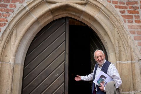 Dieter Hallervorden steht während der fünften Spielzeit selbst auf der Bühne seines Dessauer Theaters. (Archivbild) Foto: Heiko