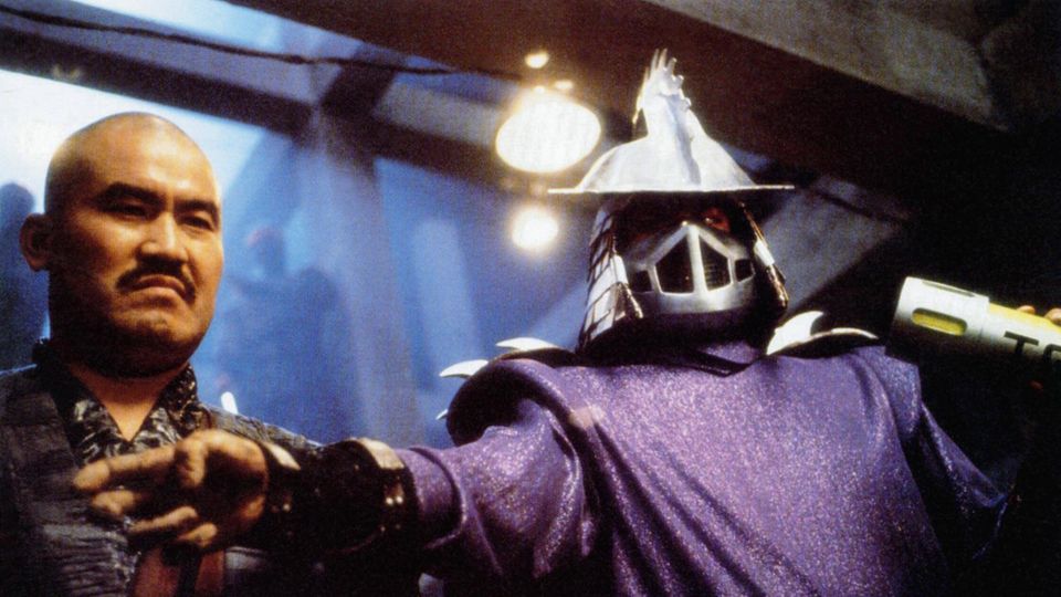 Das Kostüm von Bösewicht Shredder (rechts) in Teenage Mutant Ninja Turtles ähnelt laut Guardian den Nike-Trikots
