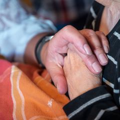 Von 2004 bis 2024 ist die Zahl der infolge einer Parkinson-Erkrankung Gestorbenen in Thüringen gestiegen. (Symbolbild) Foto: Ber