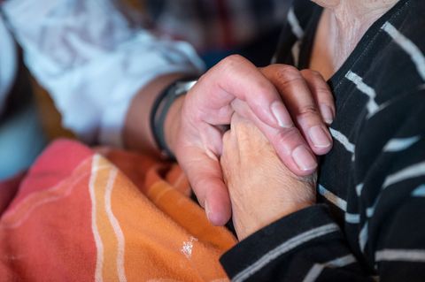 Von 2004 bis 2024 ist die Zahl der infolge einer Parkinson-Erkrankung Gestorbenen in Thüringen gestiegen. (Symbolbild) Foto: Ber