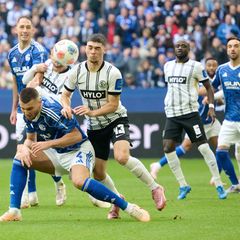 Im Hinspiel ging es zwischen Elversberg und Schalke ordentlich zur Sache. Schalke gewann 1:0 (Archivbild). Foto: Bernd Thissen/d