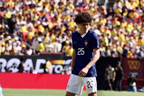 Die Nike-Trikots für die diesjährige Fußball-WM haben ein „Schulterproblem“ – hier zu sehen an der linken Schulter des französischen Nationalspielers Maghnes Akliouche