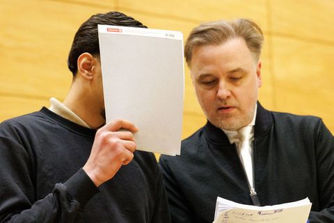 Die von Anwalt Burkhard Benecken (r) eingelegte Revision durch den Bundesgerichtshof blieb ohne Erfolg. (Archivbild) Foto: Friso