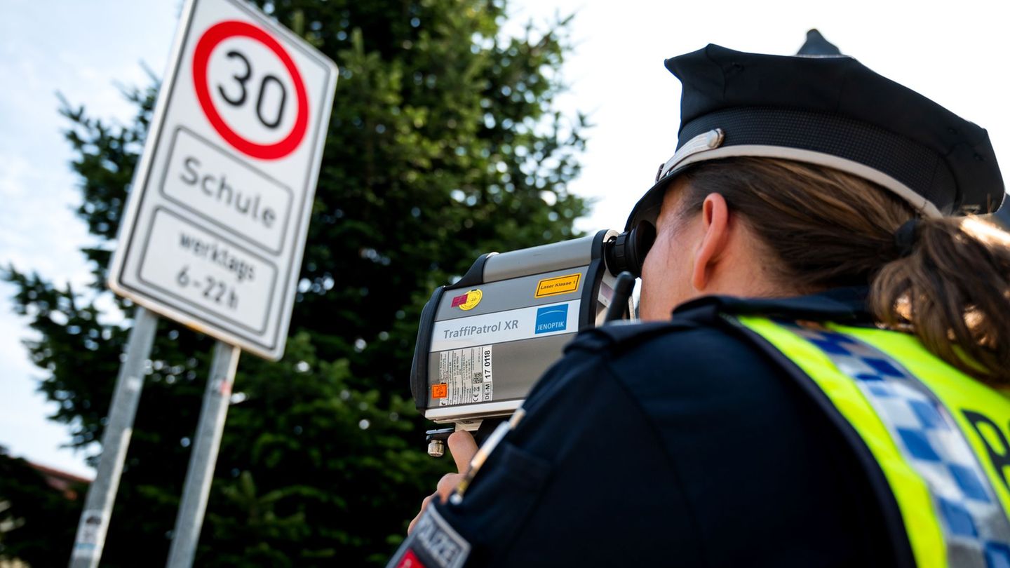 Verkehr: Polizeikontrollen vor Schulen und Kitas - fast 7.000 Raser