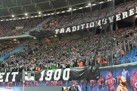 Der Gäste-Fanblock im Leipziger Stadion. Foto: picture alliance / ZB