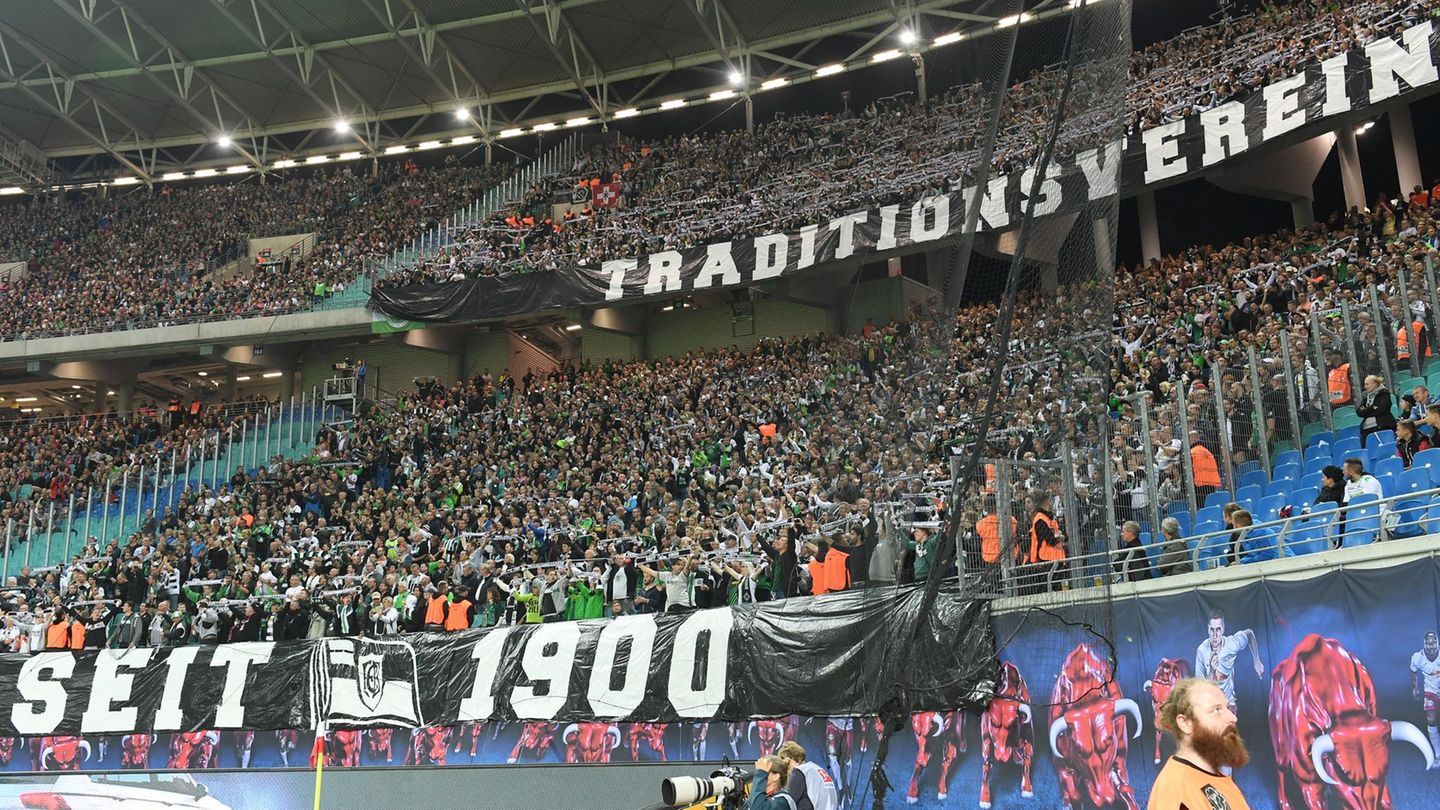 Der Gäste-Fanblock im Leipziger Stadion. Foto: picture alliance / ZB