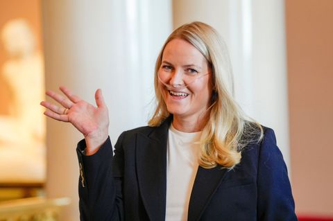 Mette-Marit mit Sauerstoffgerät