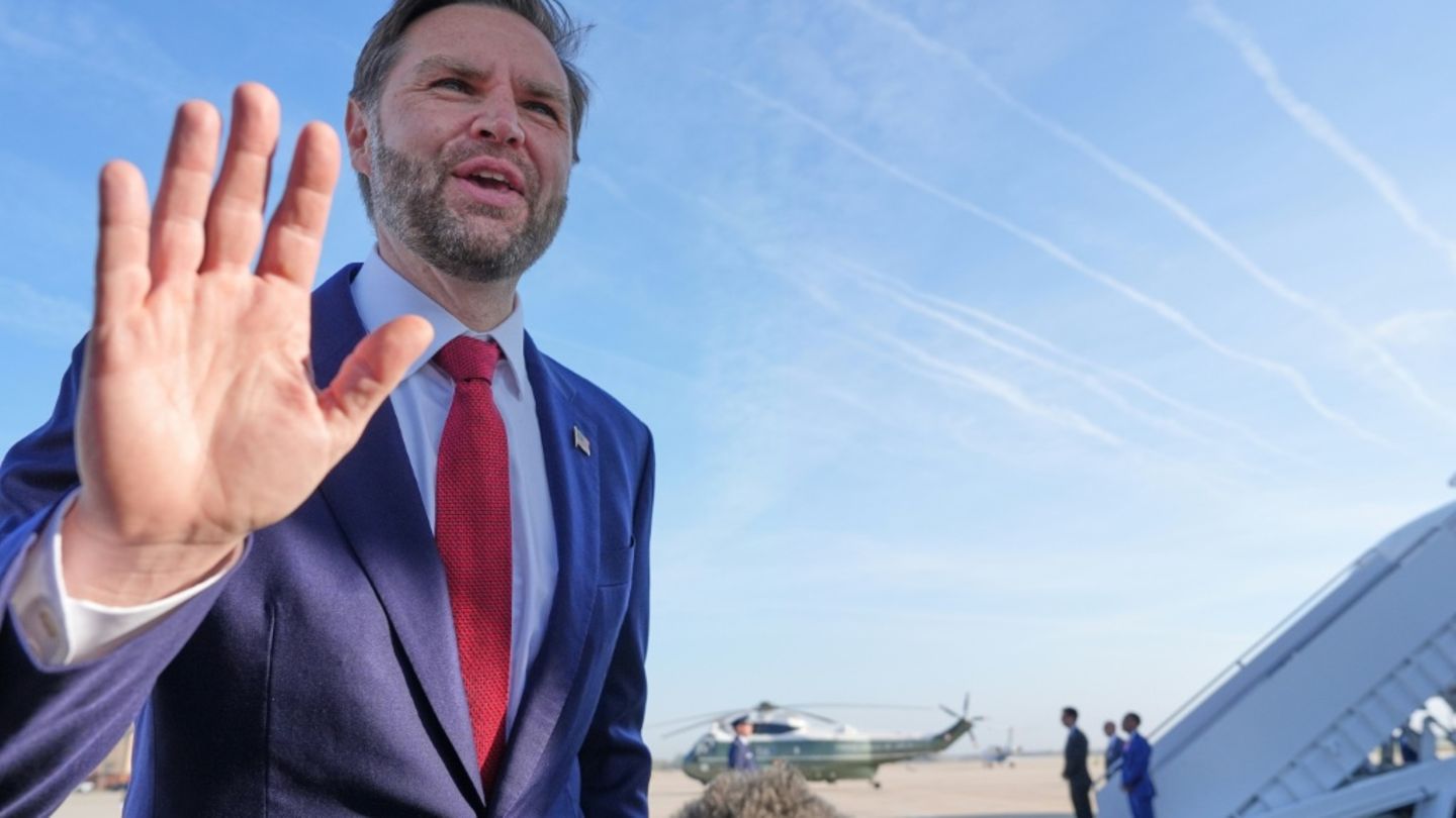 Vance vor dem Abflug nach Pakistan