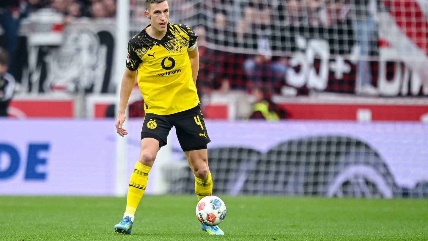 Nico Schlotterbeck hat seinen Vertrag bei Borussia Dortmund verlängert. (Archivbild) Foto: Harry Langer/dpa