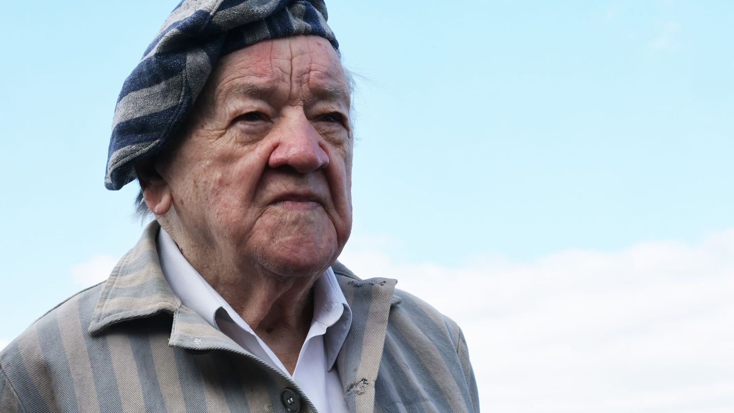 Der polnische Überlebende Alojzy Maciak wird auch dieses Jahr bei der Gedenkfeier erwartet. (Archivbild) Foto: Bodo Schackow/dpa