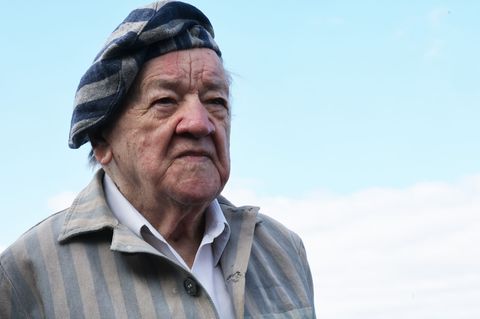 Der polnische Überlebende Alojzy Maciak wird auch dieses Jahr bei der Gedenkfeier erwartet. (Archivbild) Foto: Bodo Schackow/dpa