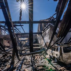 Der Brandbereich solle nicht betreten werden, empfiehlt die Verbandsgemeinde. (Archivfoto) Foto: Andreas Arnold/dpa