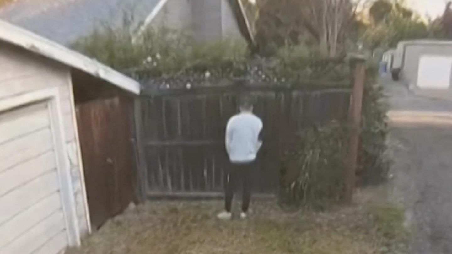 Mit Überwachungskamera überführt: Wildpinkler sorgt für Aufsehen im Netz