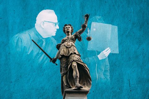 Montage: Justizia, im Hintergrund ein Anwalt mit dem Angeklagten