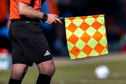 Im Fußballkreis Wuppertal streiken am Wochenende die Schiedsrichter wegen der zunehmenden Gewalt gegen sie. (Archivbild) Foto: D