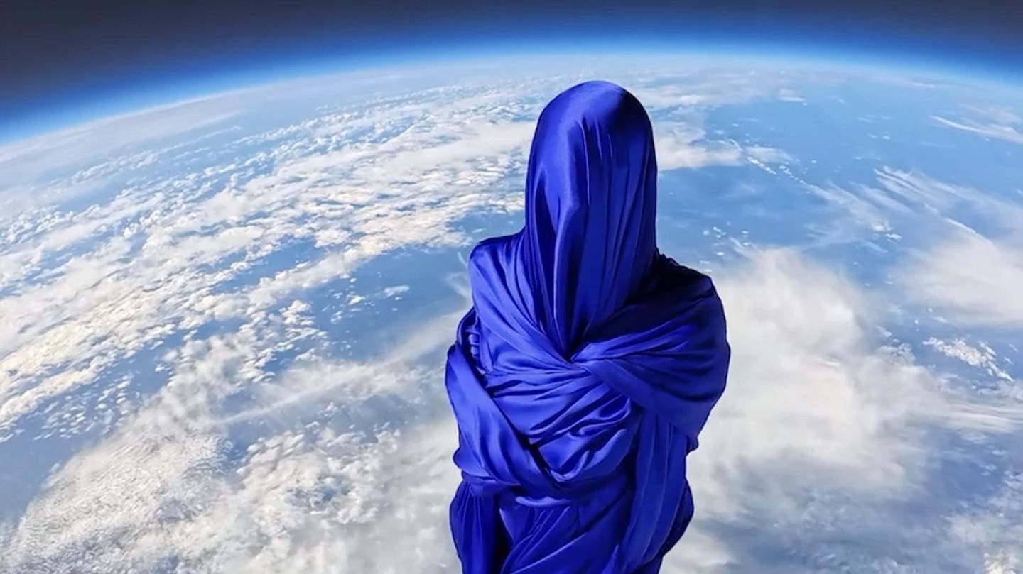 Was steckt dahinter?: Seidiges Gespenst schwebt durch Stratosphäre