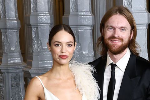 Haben sich im letzten Jahr verlobt: Claudia Sulewski und Finneas O'Connell.