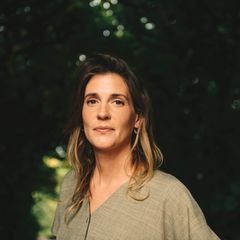 Alkoholismus in Co-Abhängigkeit: Autorin Rina Schmeller