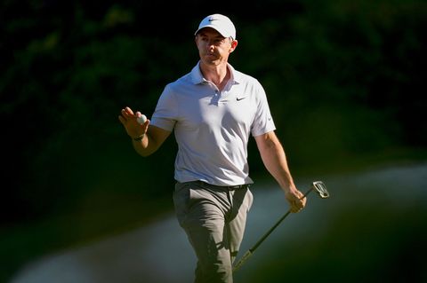 Rory McIlroy steht beim Masters in August nach einer sensationellen Runde vor der Titelverteidigung. Foto: Matt Slocum/AP/dpa