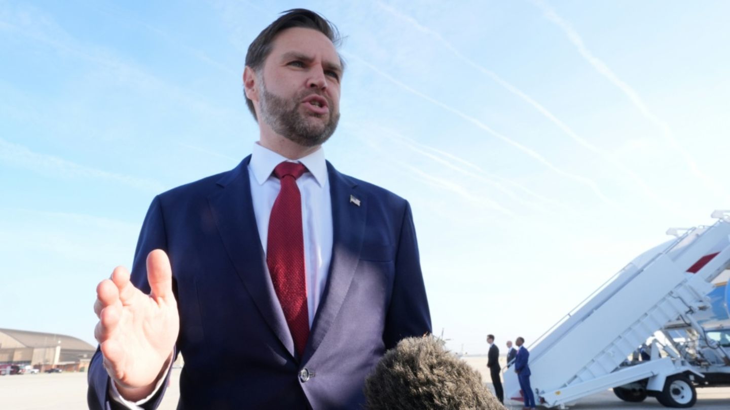 Vance vor dem Abflug nach Pakistan