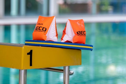 Beim Schwimmunterricht müssen Schulen vor allem in ländlichen Regionen oft auf Freibäder ausweichen. (Symbolbild) Foto: David In