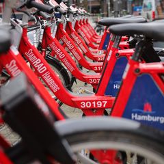 Die Grundgebühr in den Abo-Tarifen der Hamburger Stadträder wird angehoben. (Symbolbild) Foto: Christian Charisius/dpa