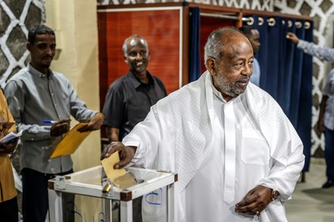 Präsident Guelleh bei der Stimmabgabe
