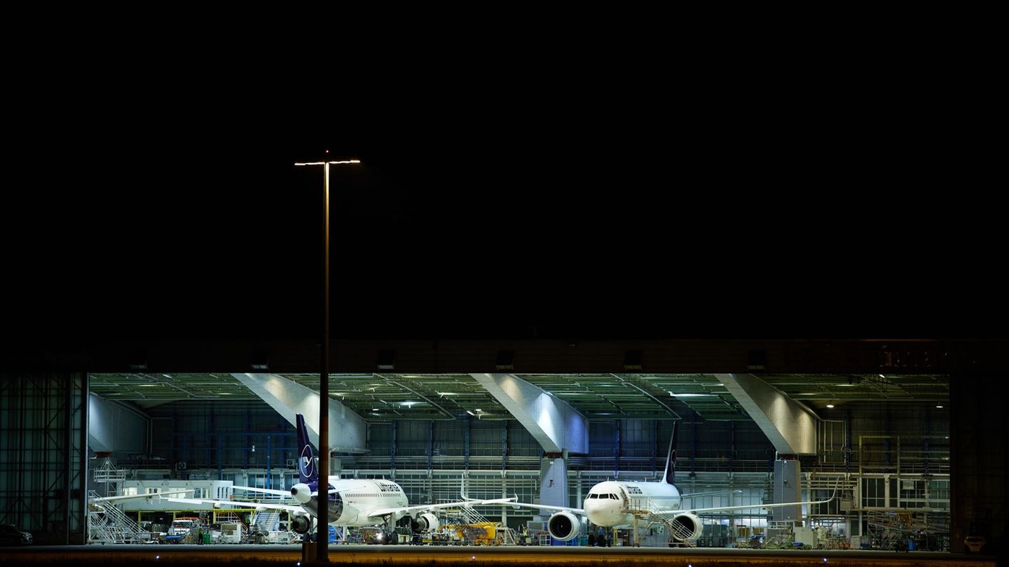 Innerdeutsche Verbindungen: Lufthansa fliegt wieder am BER - Flughafenexpress fällt aus