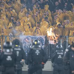 Kommt es in Nürnberg wieder zu Ausschreitungen wie gegen Hertha? (Archivbild) Foto: Sebastian Kahnert/dpa