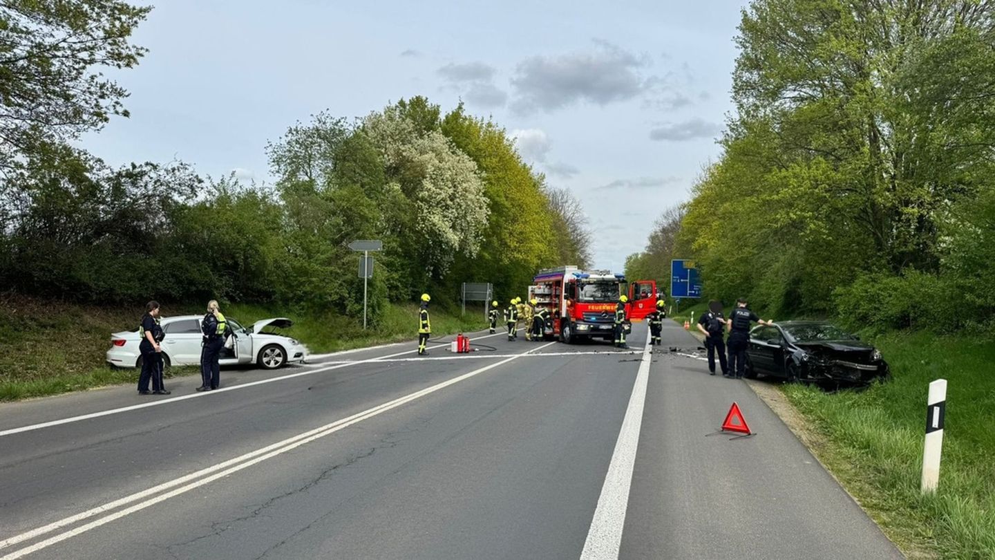 Unfall: Vier Verletzte bei Frontalzusammenstoß bei Bergheim