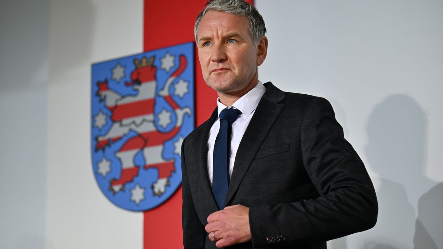 Die AfD von Björn Höcke ist in Thüringen nach wie vor stärkste Kraft. (Archivbild) Foto: Martin Schutt/dpa