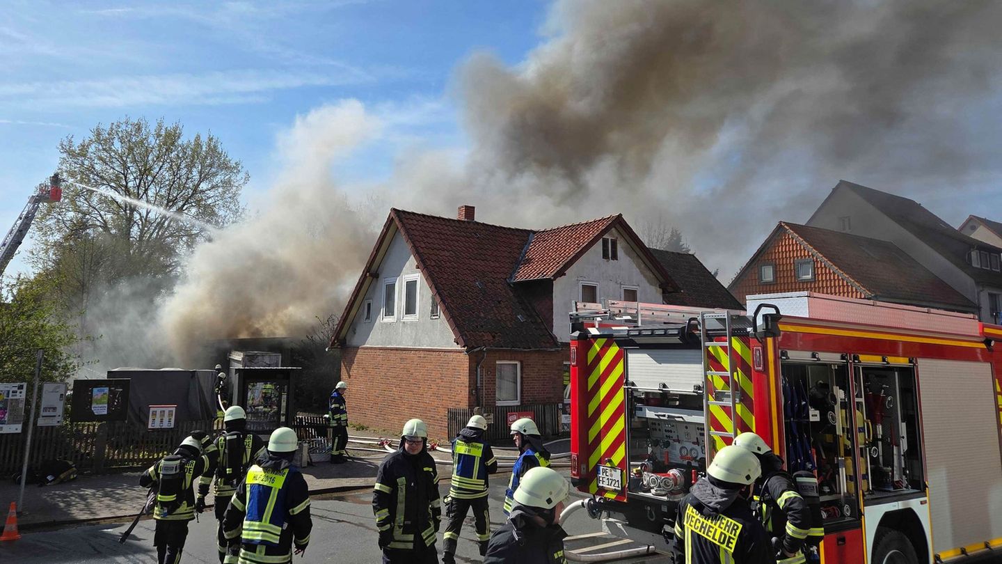 Landkreis Peine: Großbrand in Vechelde – Warnung vor Rauchwolke