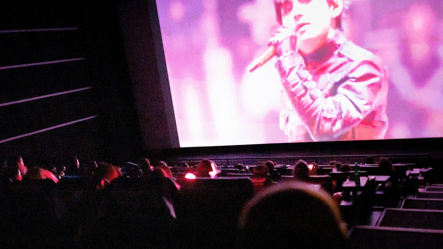 Livekonzert auf der Leinwand: BTS-Comeback: Fans feiern Welttournee auch im Kino