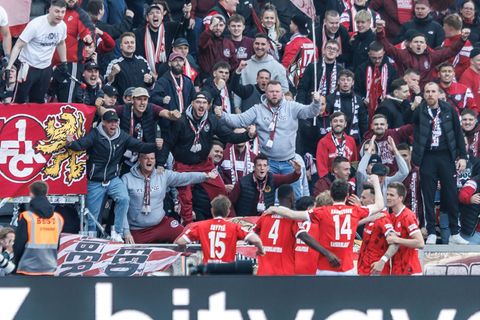Die Pfälzer konnten kurz nach der Pause jubeln. Foto: Andreas Gora/dpa