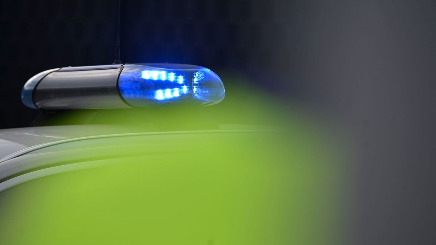 Unfall: Kollision im Gegenverkehr - Fahrerin stirbt