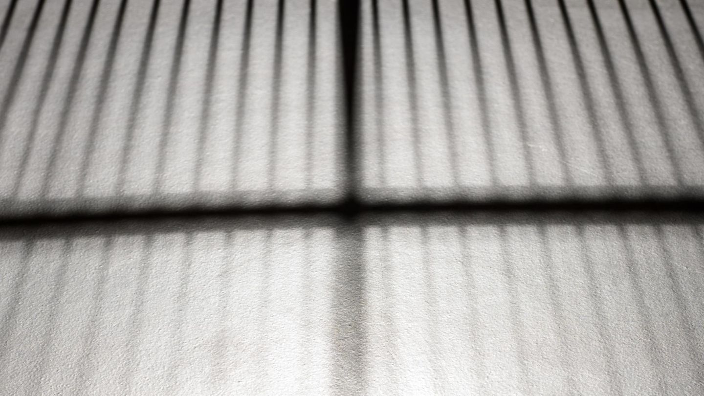 Als Schwarzfahrer in Haft: „Ich traf sogar einen Mann mit Rollator, der wegen Schwarzfahrens einsaß“